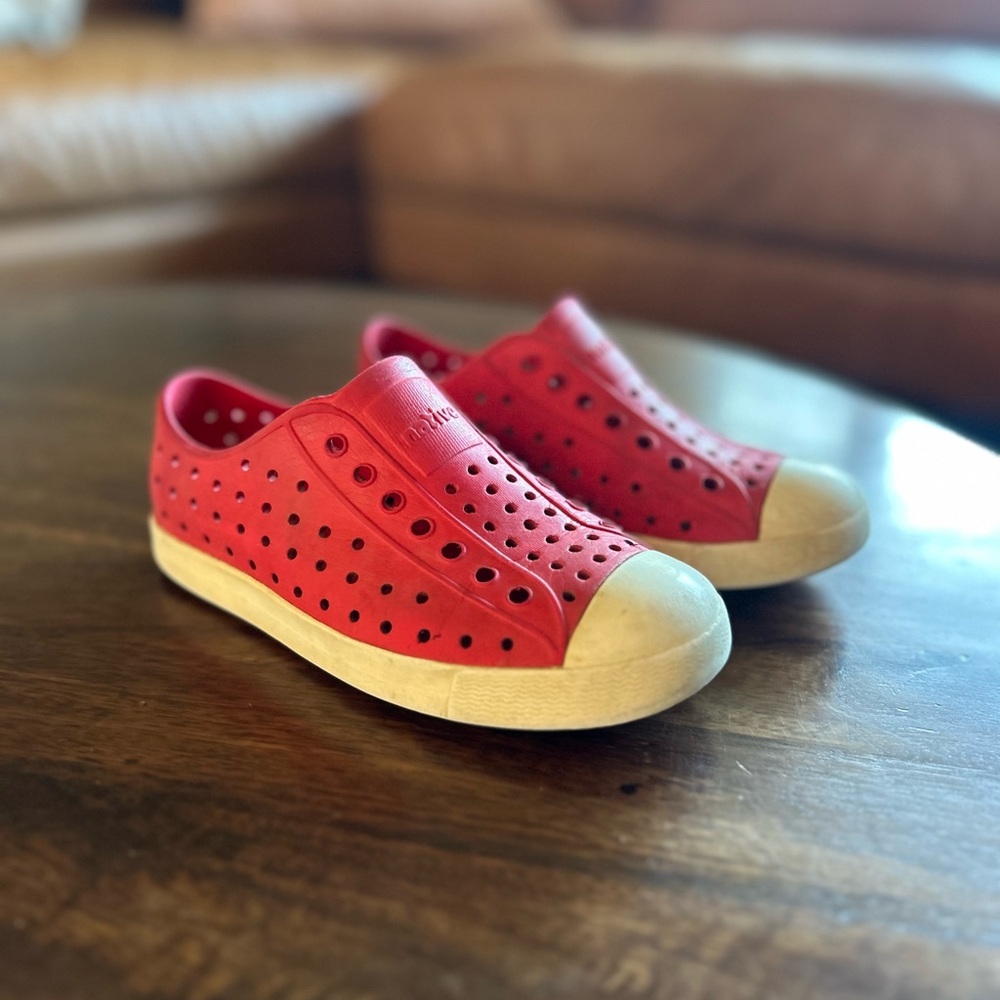 Native Kids Red Water Shoes Size 3 Slip On Summer